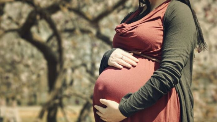 Εγκυμοσύνη: Ο κίνδυνος αποβολής από σκύψιμο και περπάτημα Εγκυμοσύνη: Ο κίνδυνος αποβολής από σκύψιμο και περπάτημα