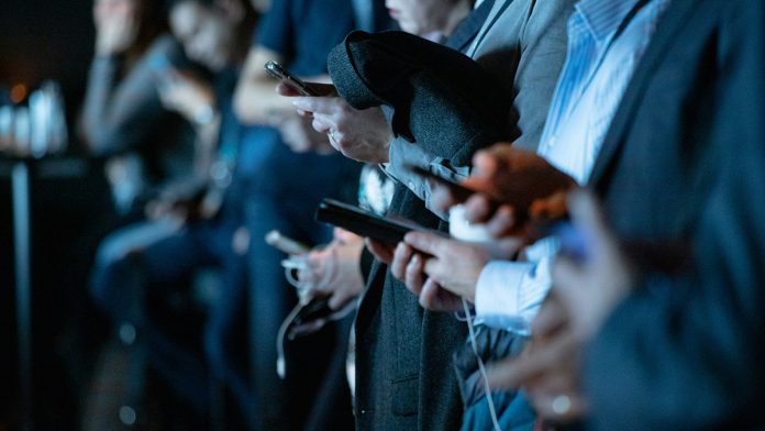 Η Σουηδία προτείνει απαγόρευση smartphone για παιδιά κάτω των 13 Η Σουηδία προτείνει απαγόρευση smartphone για παιδιά κάτω των 13
