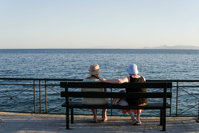 Καύσωνας και ηλικιωμένοι: Η κρυφή απειλή της κλιματικής αλλαγής Καύσωνας και ηλικιωμένοι: Η κρυφή απειλή της κλιματικής αλλαγής