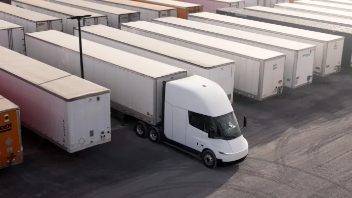 Tesla Semi: Η Einride προσθέτει 500 ηλεκτρικά φορτηγά στόλο της Tesla Semi: Η Einride προσθέτει 500 ηλεκτρικά φορτηγά στόλο της