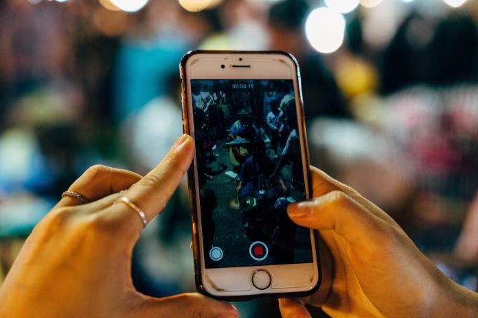 Γκουρού του χρήματος στο TikTok: Τι κρύβεται πίσω από τη μόδα
